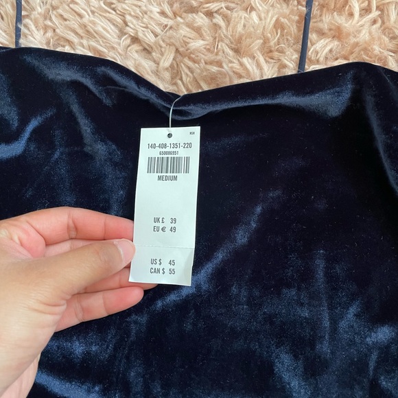 Abercrombie and Fitch - Picture 3 of 5